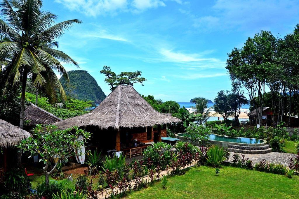 Mojosurf Camp Red Island Hotel Pasanggaran Buitenkant foto
