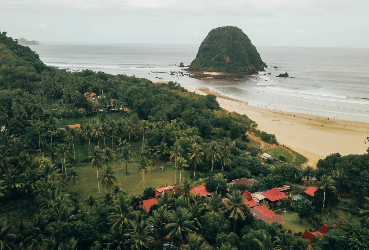 Mojosurf Camp Red Island Hotel Pasanggaran Buitenkant foto