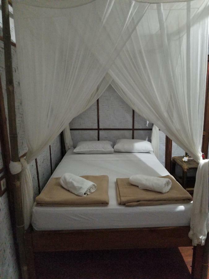 Mojosurf Camp Red Island Hotel Pasanggaran Buitenkant foto